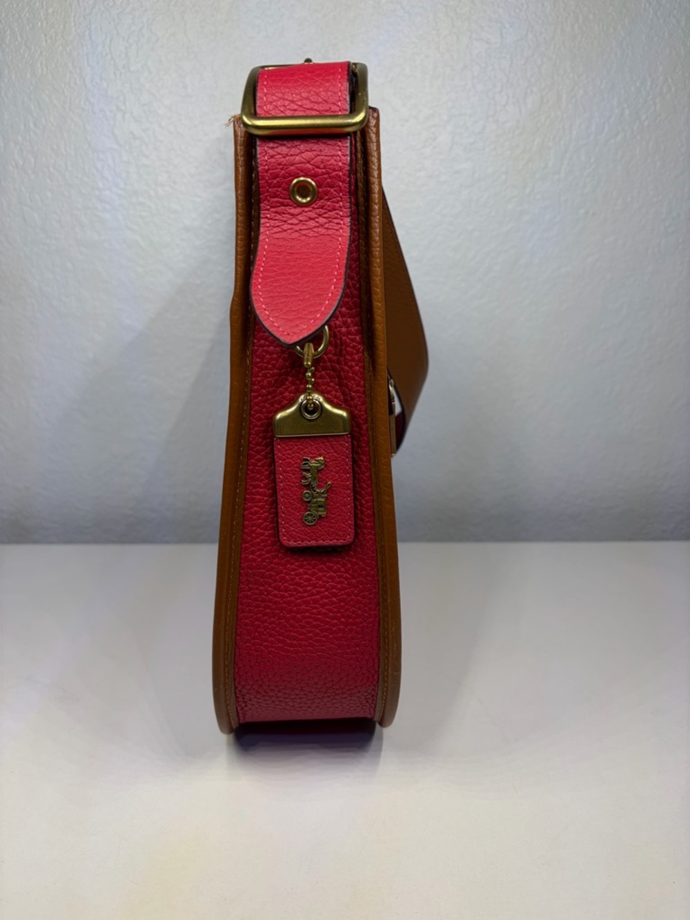 Coach Emery Crossbody In Colorblock Brass Red Apple
Glovetanned Leather! NWOT - Picture 3 of 12